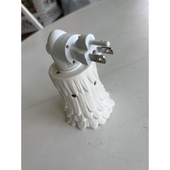 Scentsy Shasta Daisy White Plug In Wax Scent Warmer EUC - Picture 3 of 6